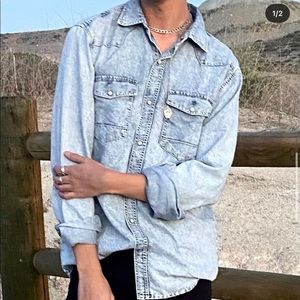 COTTON ON LIGHT DENIM WASH BUTTON UP SHIRT